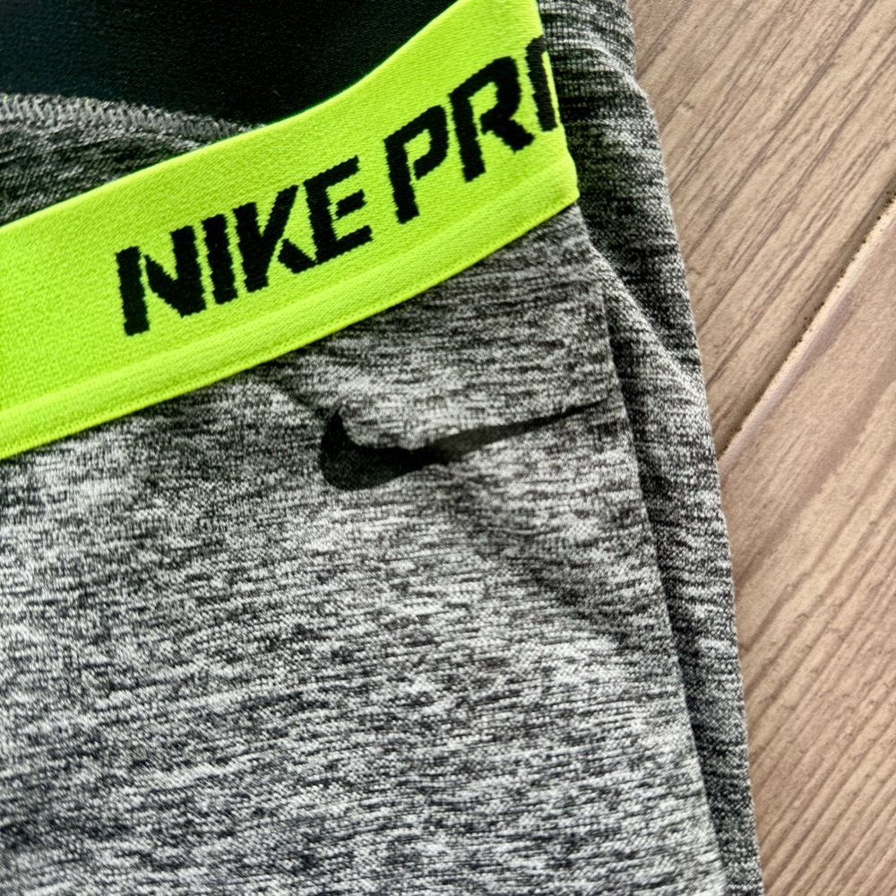 Nike Pro l Women’s Performance Tights l Size: S - Picture 3 of 12